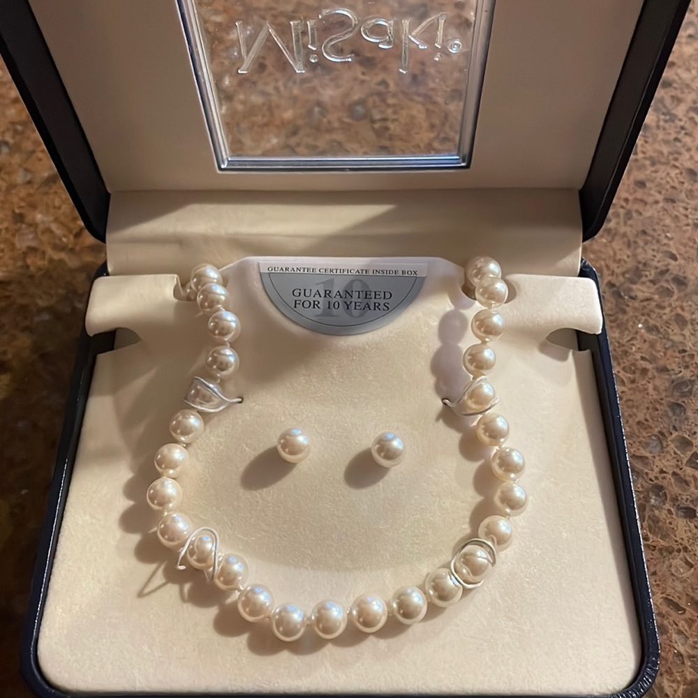 Misaki Babydoll Pearl Strand and Earring Stud set